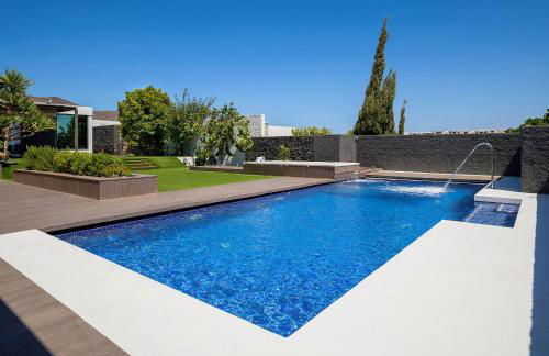 Luxury and Harmony House - Photo 40