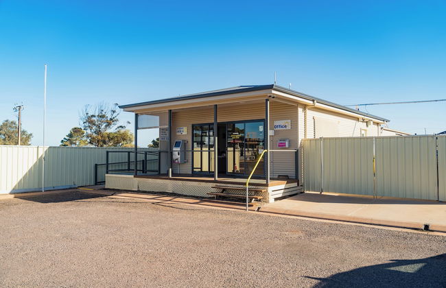 Sundowner Cabin and Tourist Park - Photo 2