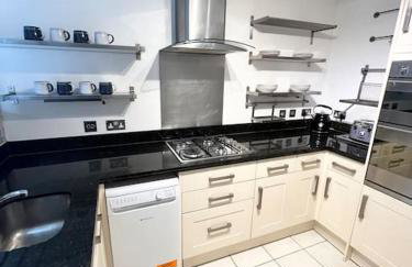 Beautiful 2 bedroom garden flat w/ free parking - Foto 9