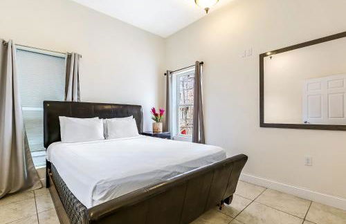 Modern 4BR City Condo 5min drive to FQ - Foto 38