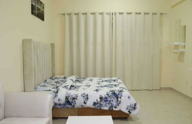 Stunning Studio With Balcony And Free Parking - Foto 2