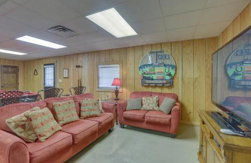 Waterfront Lay Lake Retreat w/ Dock & 3 Piers! - Foto 16