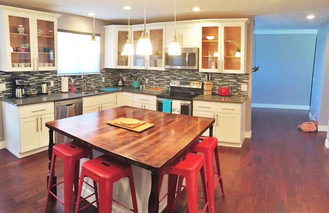 Exquisite 7-BR Home by the Mountains - Photo 10