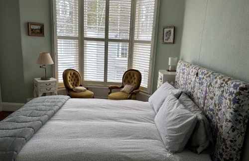 Tenby Victorian Villa with parking, pets allowed - Photo 11