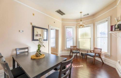 A+ 2 BR Victorian Home away from Home - Foto 16