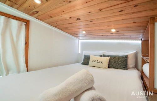 HGTV Featured Tiny Home w Hot Tub Near East 6th St - Foto 16