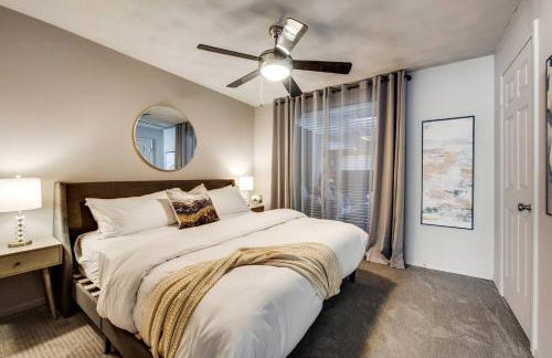 Spacious 2-Bed Dallas Condo Patio Resort Pool - Foto 15