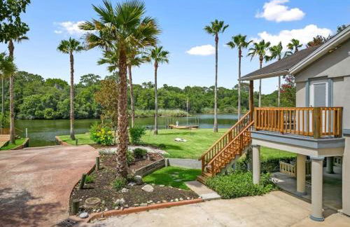 Waterfront oasis with private pool, game room, fire pit and volleyball court - Foto 13
