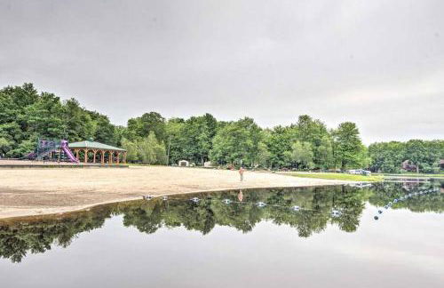 Romantic Pocono house - stream, lake, beach, pool, firepit - Foto 39