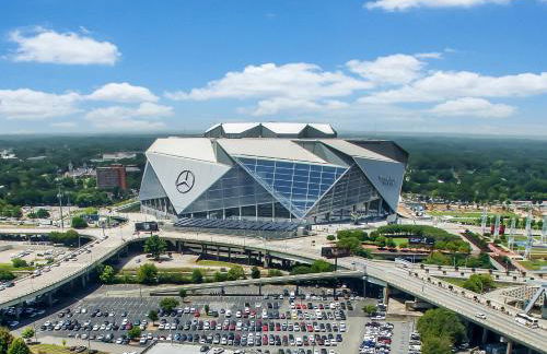 Luxury King Bed Suite - Pool - Gym - Parking - Foto 48