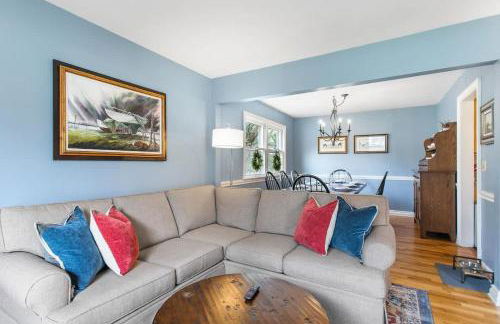 Colonial Cottage with Hot Tub & Sauna-Family Friendly - Photo 9