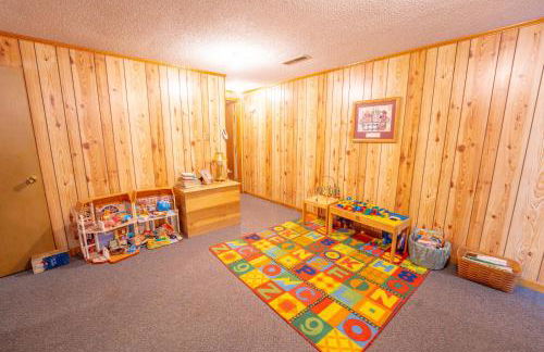 Martinsville Gem - Fireplace, Pets, Near the Park - Foto 30
