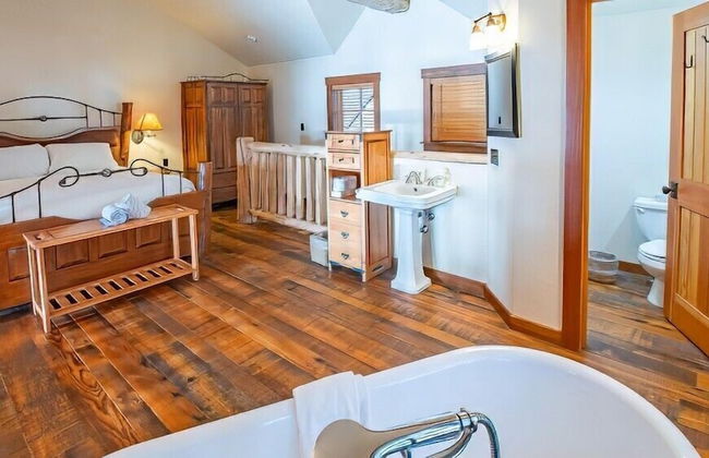 Snow Creek Cabins by Fernie Lodging Co. - Photo 14