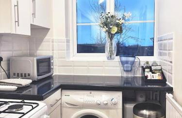 Apartment in Epsom With Free Parking - Photo 8