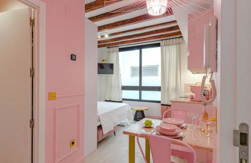 Glamorous pink studio in city center - Photo 7
