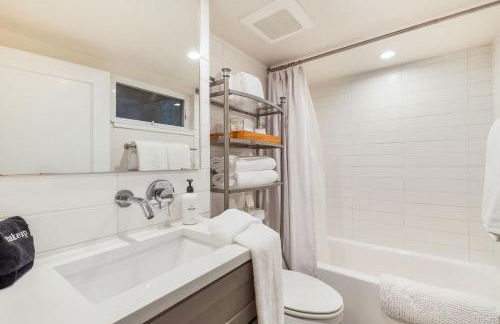 3BD Remodeled Home Near Beach - Foto 28