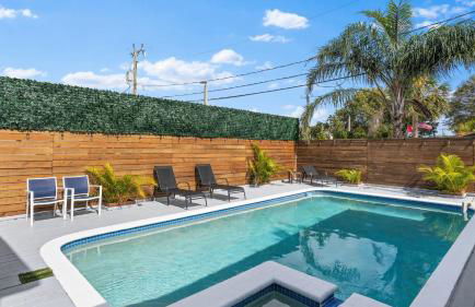 Oakland Oasis 4BDHeated PoolSpa5min to beach - Photo 2