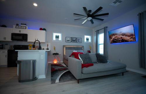 Pet Friendly Modern Zen Studio Retreat W/ Hot Tub! Home by RedAwning - Foto 50