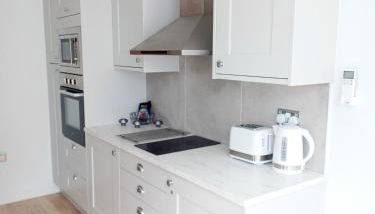 'The Limes' - Air-Con Two Double Bedroom Holiday House with Private Garden - Foto 4, stove