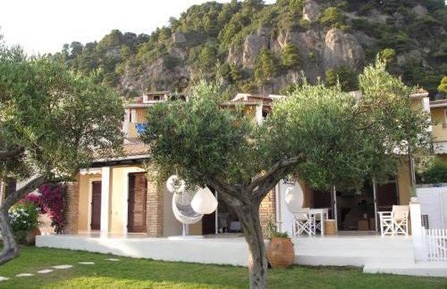 Seafront Calista Beach House With Garden - Foto 18