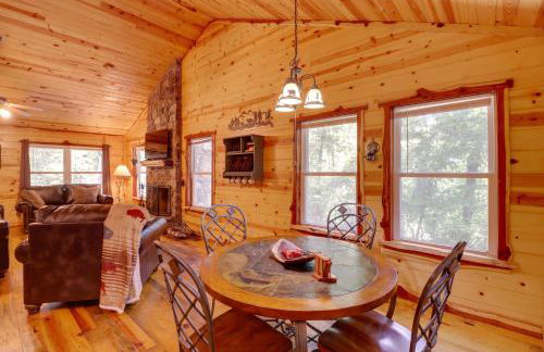 Romantic Mountain View Cabin Rental Near Downtown! - Foto 9
