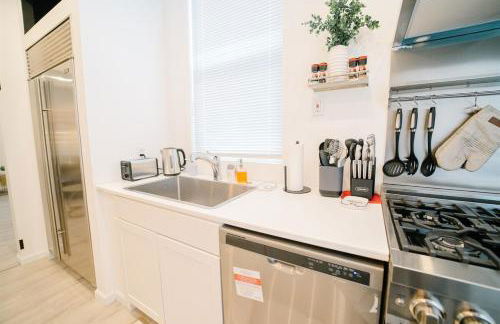 Modern 5BR DC Home Free Parking Steps from Metro Family-Friendly - Photo 15