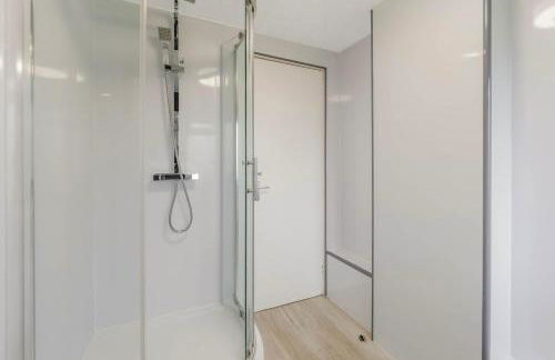 Free Parking - 3 Bedrooms - Sleeps 7 - Airport - Foto 10