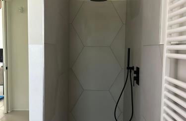 Minimal design villa Free parking Garden - Foto 8