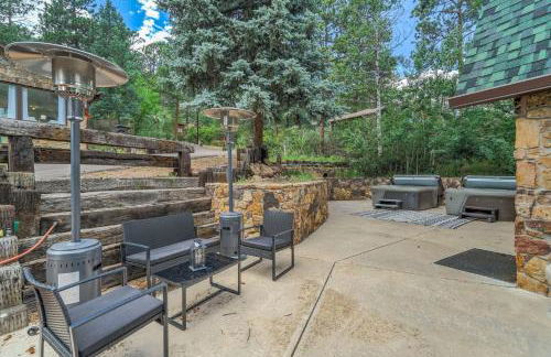 Pikes Peak Stone Cottage - Hot Tub & Game Room - Foto 13