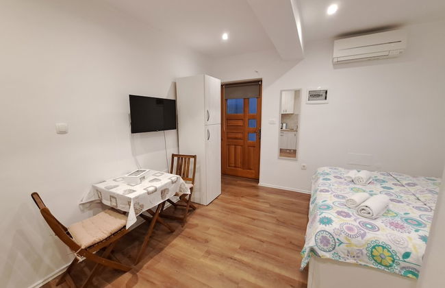 Studio Leo Apartment - Photo 10