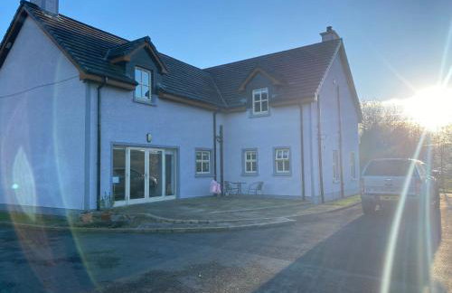 Rostrevor Valley 6-Br Sleeps 20 w Hot Tub & View - Photo 9