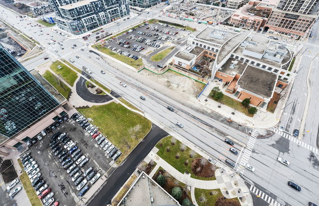 Sarkar Suites - 330 Burnhamthorpe Road - Photo 36