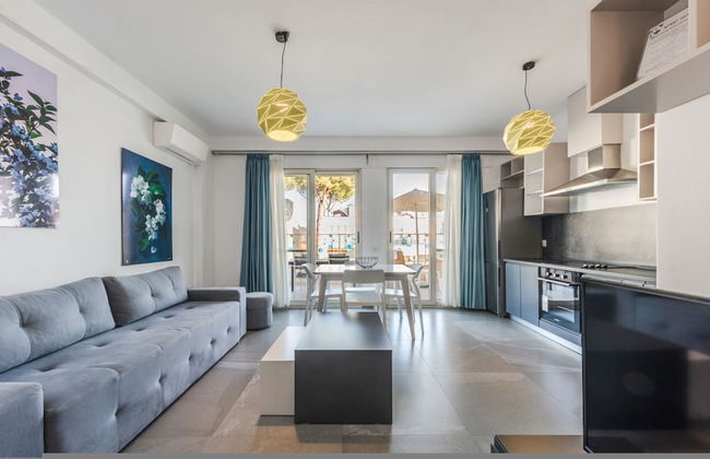 Expansive Apartment With Beach Access - Jasemin - Photo 1