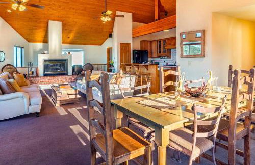 A LIVING CANVAS Amazing Lake View Custom Home - Foto 3