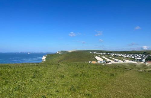 SeaView Sleeps 4to6 Pet friendly Parking - Photo 13