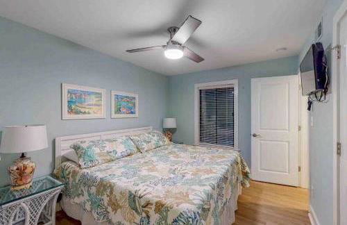 First-Floor Condo Steps from the Beach with Shared Pools, Hot Tub, Game Room - Foto 11