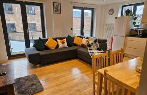 2 Bedroom, 2 Bathroom Apartment with Balcony in Hoxton Shoreditch, Sleeps 6 - Photo 1
