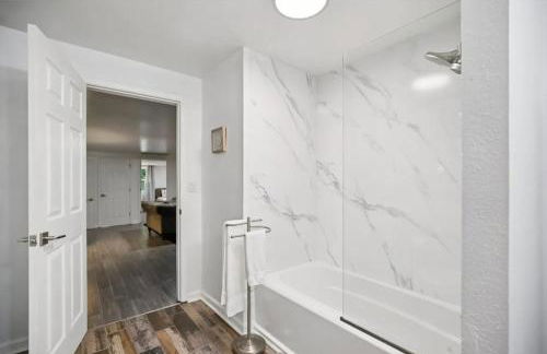 Rose Porch, Historic home on acre lot 25 min from Nashville - Photo 21