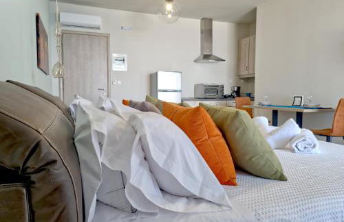 Epipleon Luxury Suites -105- Δωμάτιο 35τμ με βεράντα 35τμ μπροστά στη θάλασσα - Foto 5