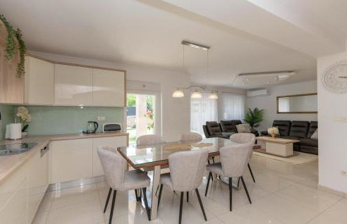 Awesome Home In Kamenmost With Jacuzzi - Foto 4