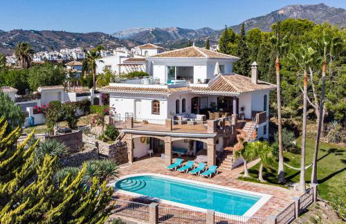 10-12-bed house in Nerja Frigiliana, Costa del Sol - Photo 1