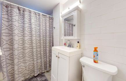 Cozy 1 bed, 1 bath in Brookline Village - Foto 13