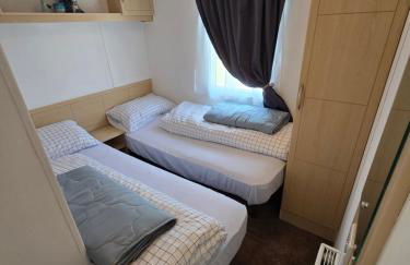 FI005 Loomy Escapes Caravan at St Osyth Beach Essex - Foto 11