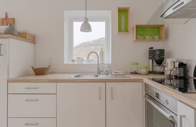 Waterfront Retreat | 2 Br Boathouse - Photo 8