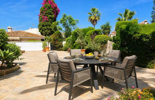 Villa with private pool & outdoor kitchen - Photo 7