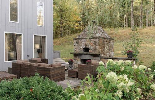 Secluded escape with hot tub, pizza oven, fireplace - Foto 18
