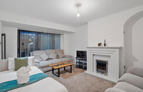 Spacious Modern 4BR Home 2 Luxury Bathrooms Private Parking Near M54, M6, JLR & WV1 - Foto 14