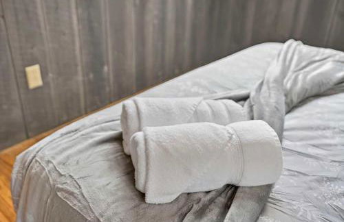 Cozy Mountain Retreat with Hot Tub & Fire Pit - Foto 45