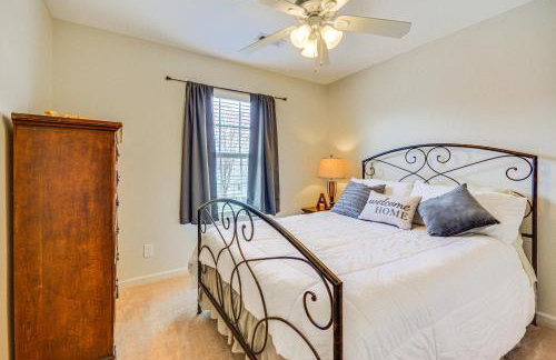 Cozy Greensboro Townhome with Community Pool and Grill - Foto 18