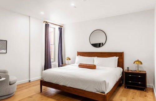 King Bed, Historic DTWN Hotel, Coffee Shop, Room # 202 - Foto 1